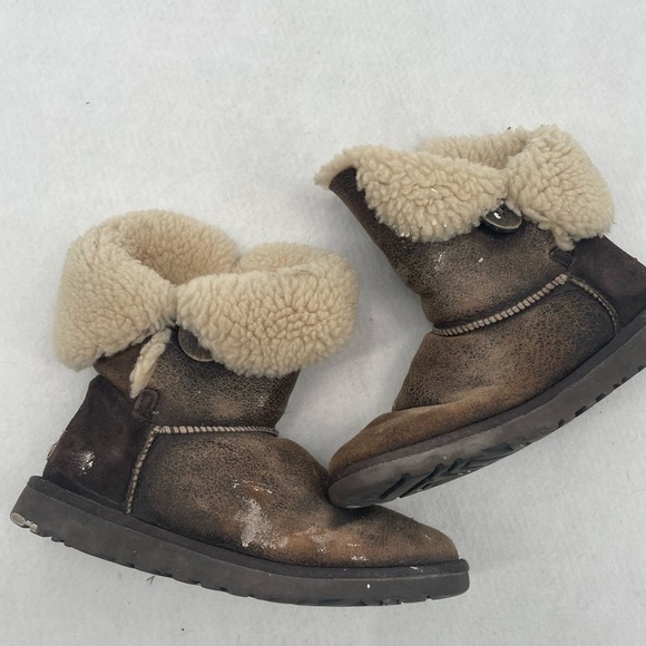 UGG Women’s Bailey Button Bomber Brown Leather size: 6 - Picture 1 of 11